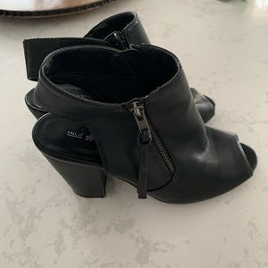 Lester peep toe zippered heel